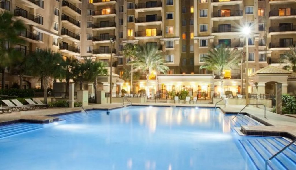 Another highly rated Orlando resort that is near all the theme parks is Lake Eve Resort. 